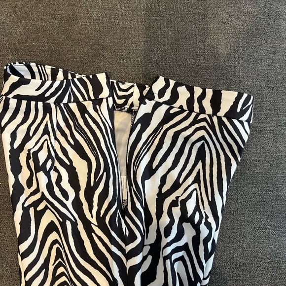 Shein zebra flare black and white pants size xs with side zipper, new - Picture 4 of 4
